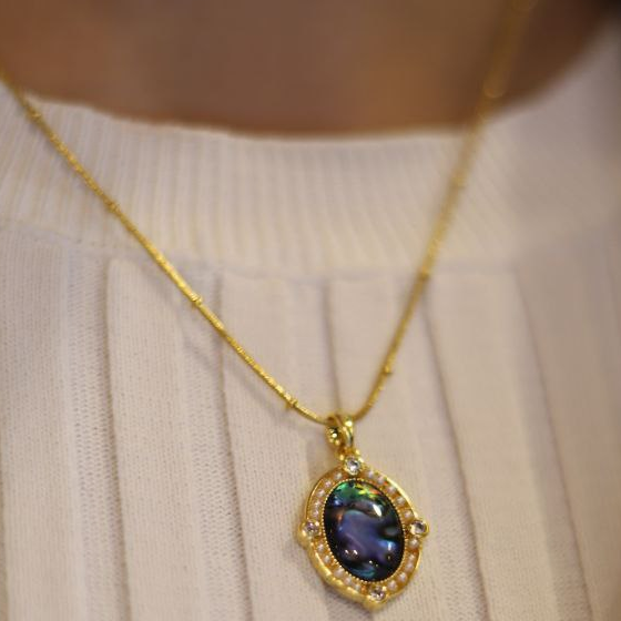 royal blue vintage pendant Necklace
