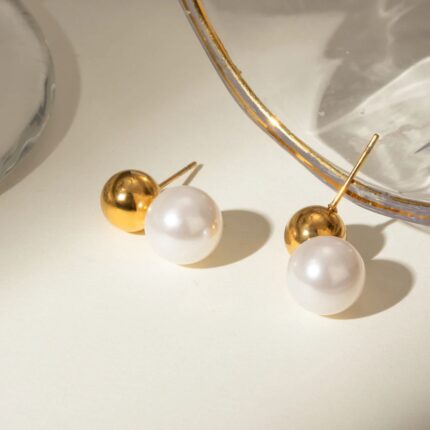 pearl glow studs earring